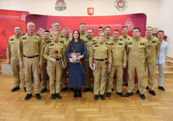 Dzień Kobiet w PSP Tomaszów Lubelski. Komendant złożył życzenia [ZDJĘCIA]