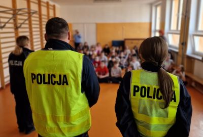 Tomaszowscy policjanci uczyli dzieci bezpieczeństwa na drodze