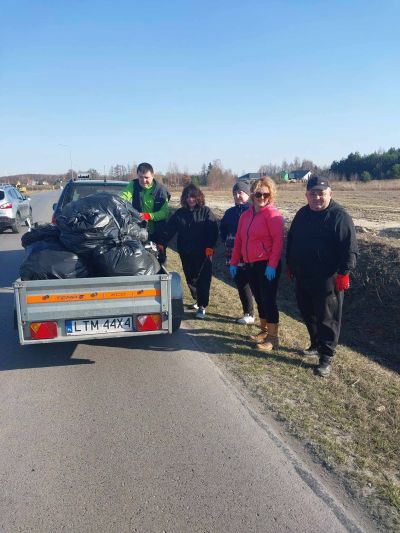 Łaszczówka posprzątana wspólnymi siłami. Mieszkańcy ruszyli do działania