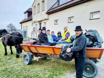 Mieszkańcy Przeorska posprzątali swoją miejscowość. Wspólna akcja z okazji Dnia Ziemi