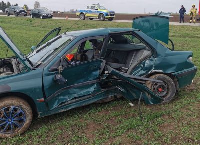 Poważny wypadek w Nabrożu. Dwie osoby w szpitalu [ZDJĘCIA]