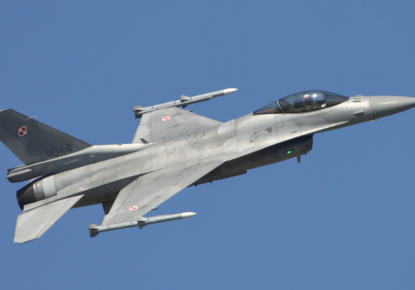 Myśliwiec F16 fot. wikipedia.org