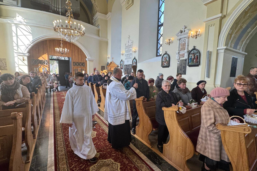 fot. Sanktuarium Matki Bożej Szkaplerznej w Nabrożu