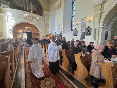 Święcenie pokarmów – dziś wierni odwiedzają kościoły z wielkanocnymi koszykami