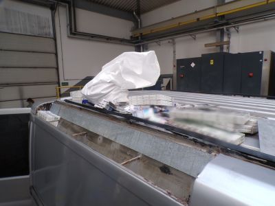 Hrebenne: 1300 paczek papierosów w aucie. KAS odkryła sprytne skrytki
