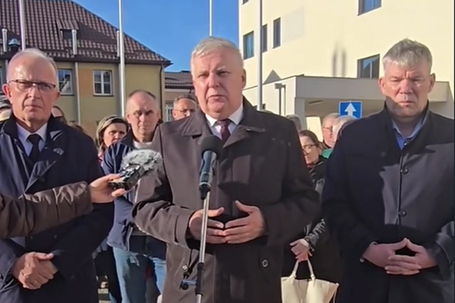 W konferencji uczestniczyli starosta Henryk Karwan, poseł Tomasz Zieliński i dyrektor Dariusz Gałecki