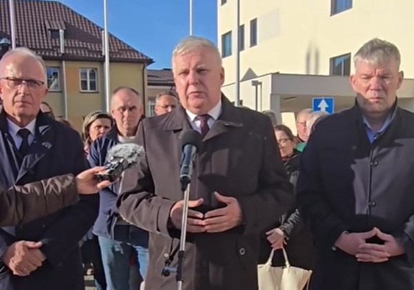 W konferencji uczestniczyli starosta Henryk Karwan, poseł Tomasz Zieliński i dyrektor Dariusz Gałecki