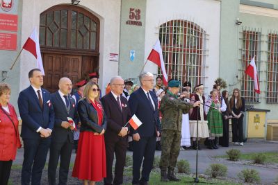 Hymn, biało-czerwone barwy i polonez - Tomaszów Lubelski świętował 2 maja [ZDJĘCIA]