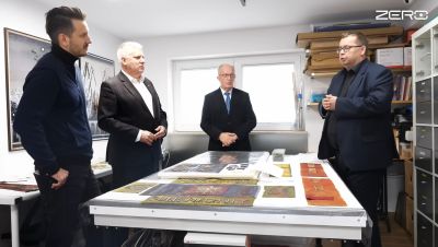 Bezcenny symbol historii niszczeje. Kanał Zero poruszył sprawę sztandaru spod Tomaszowa [VIDEO]