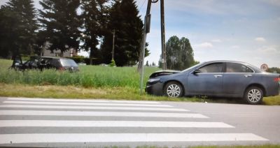 Wypadek w Żernikach. Trzy osoby ranne po zderzeniu Hondy z Volkswagenem