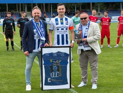 Tomasovia zakończyła sezon zwycięstwem. Damian Szuta uhonorowany za 100. gola