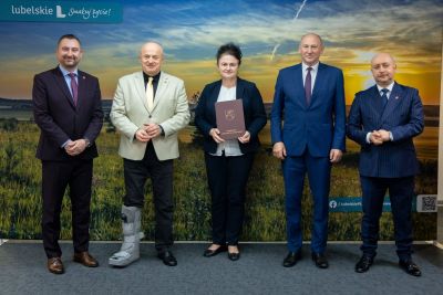 300 tys. zł na drogi do pól w powiecie tomaszowskim. Skorzystają trzy gminy