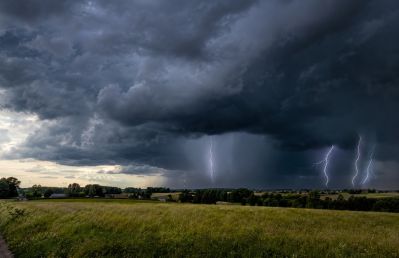 RCB ostrzega mieszkańców, IMGW wydał drugi stopień. Co nas czeka? [PROGNOZA]