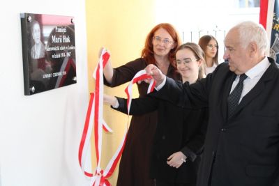 W Łosińcu odsłonięto tablicę poświęconą Marii Huk. Przez ponad 30 lat kierowała szkołą