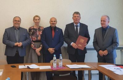 Dariusz Gałecki pozostaje dyrektorem szpitala. Zarząd wyjaśnił swoją decyzję