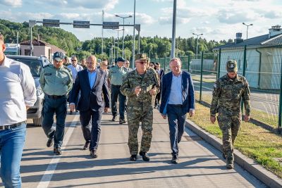 Wiceminister MSWiA odwiedził przejście graniczne w Hrebennem