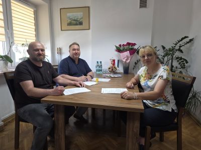Trawiaste boisko w Pasiekach zmieni się w wielofunkcyjny obiekt