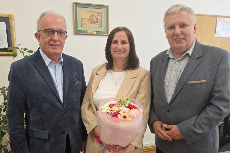 Starosta Henryk Karwan, nowa dyrektor Anna Kijko i Poseł Tomasz Zieliński