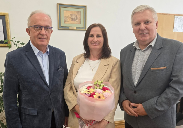 Starosta Henryk Karwan, nowa dyrektor Anna Kijko i Poseł Tomasz Zieliński