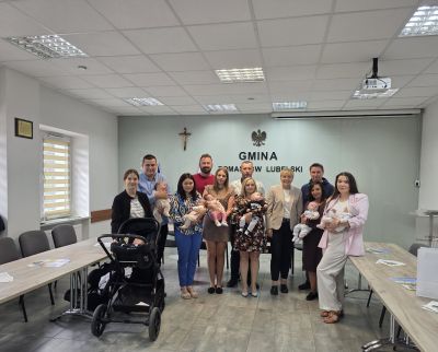 Najmłodsi mieszkańcy gminy Tomaszów Lubelski powitani w urzędzie