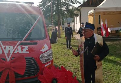 OSP Brzeziny ma 80 lat. Druhowie otrzymali nowy samochód