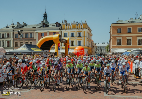 Start pierwszego etapu Tour de Pologne Women w 2025 roku w Zamościu. Fot. Szymon Gruchalski/Tour de Pologne Women