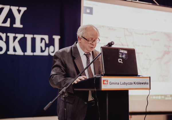 Zdzisław Pizun podczas wykładu. Fot. Katarzyna Jaremczuk/GBP w Lubyczy Królewskiej