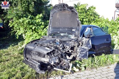 Pijany kierowca audi czołowo zderzył się z ciężarówką na DK17