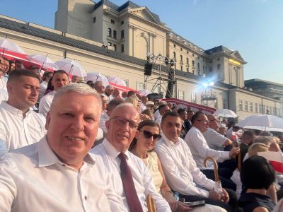 Rocznica prezydentury Karola Nawrockiego. Samorządowcy z powiatu w Warszawie