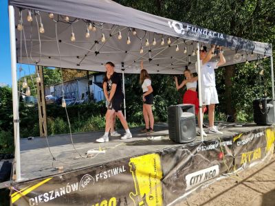 Uczniowie z Łaszczowa pomagali przy Cieszanów Rock Festiwalu [ZDJĘCIA]