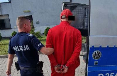 Tomaszowscy policjanci zatrzymali trzy osoby. Poszukiwana symulowała zawał