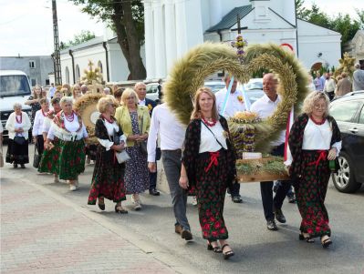 Korowód, wieńce i tradycja. Tak świętowano dożynki w Łaszczowie [FOTO]