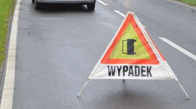PILNE: Zderzenie osobówki z ciężarówką na DK17. Droga zablokowana