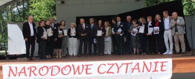 Park im. Augusta Krzyżanowskiego stał się miejscem wspólnego czytania [GALERIA ZDJĘĆ]