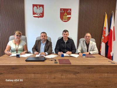W gminie Jarczów powstaną trzy nowe wiaty. Umowa podpisana