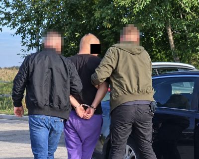 Tomaszowscy kryminalni zatrzymali poszukiwanego 33-latka. Trafił do więzienia