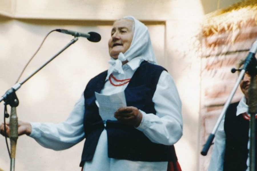 Aniela Gmoch podczas jednego z występów. fot. archiwum GOK w Bełżcu