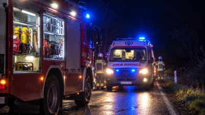 Zderzenie osobówki z ciągnikiem. Droga Pawłówka–Józefówka zablokowana