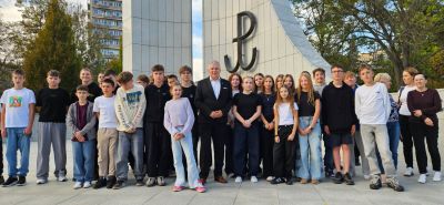 Uczniowie tomaszowskiej „Trójki” z wizytą w Sejmie. Spotkali się z posłem Zielińskim [FOTO]